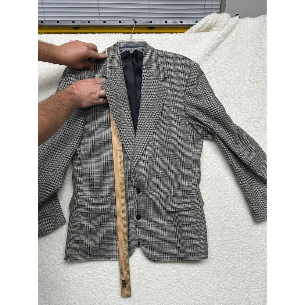 Vintage Mens Glen Plaid Blazer Two Button Sport Coat Gray Made in USA 42R